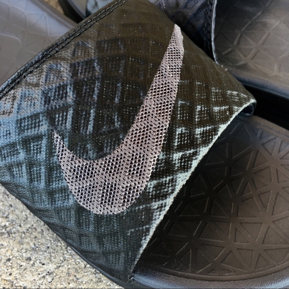 NIKE BENASSI SOLARSOFT SLIDES JDI BLACK  RAIDERS - Picture 2 of 7